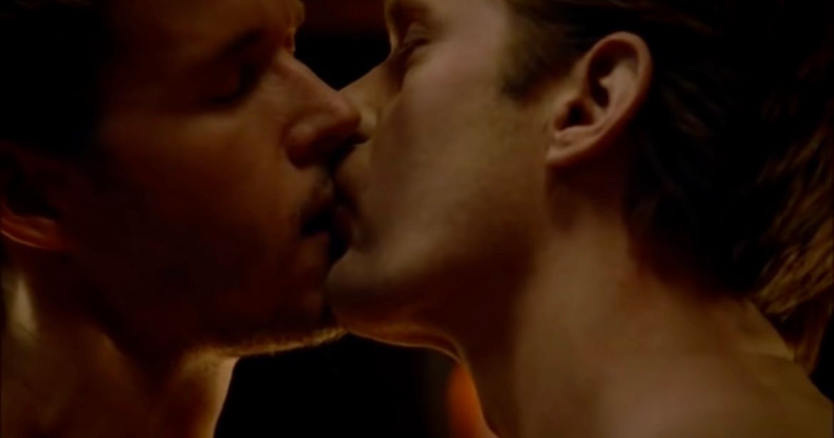Alexander Skarsgård y Ryan Kwanten gay beso