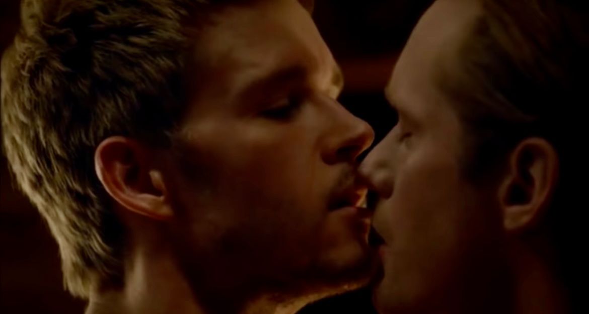 Alexander Skarsgård y Ryan Kwanten gay beso