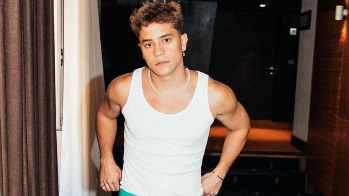 andré lamoglia iván carvalho élite gay bisexual