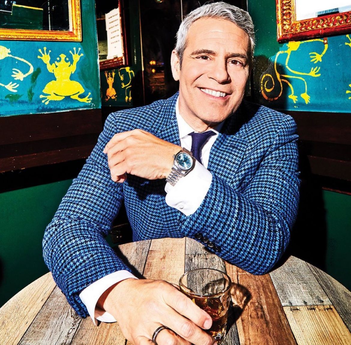 Andy Cohen en traje fotos