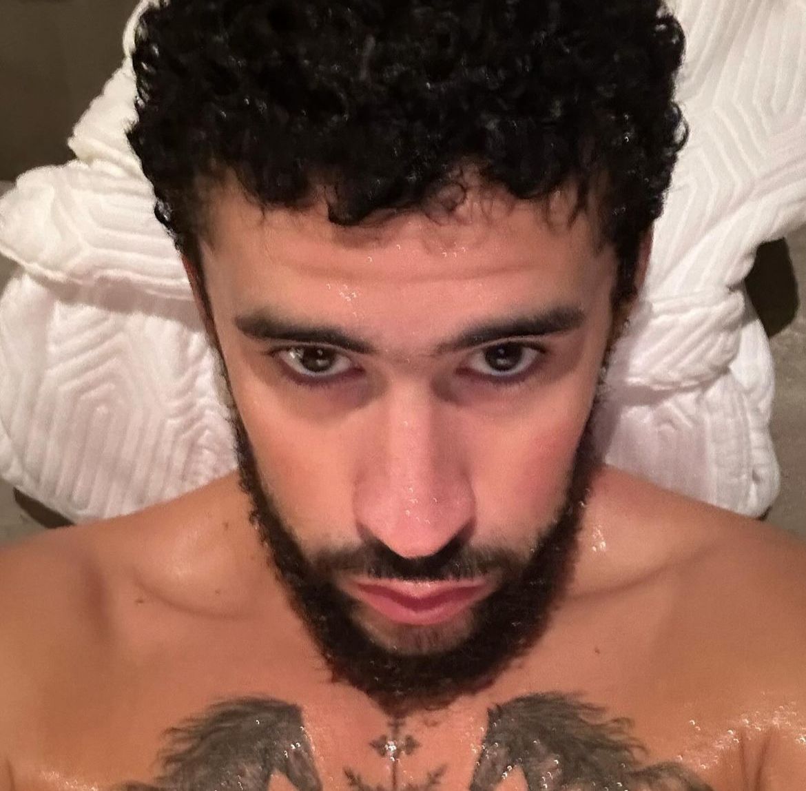 cantante en bañero baño tina 