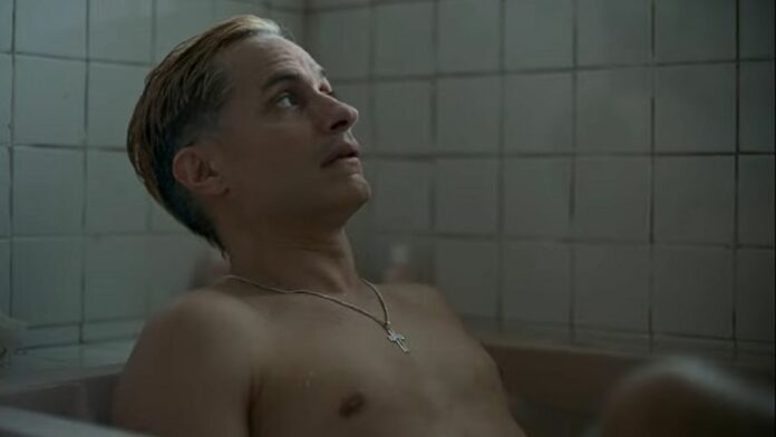 Gael García Bernal como luchador cassandro para película de amazon prime video sin playera