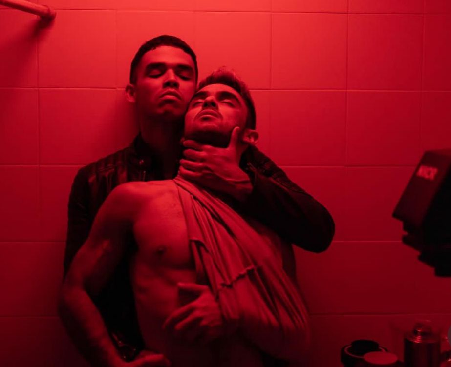 Luis Vegas y Joaquín Bondoni en corto gay