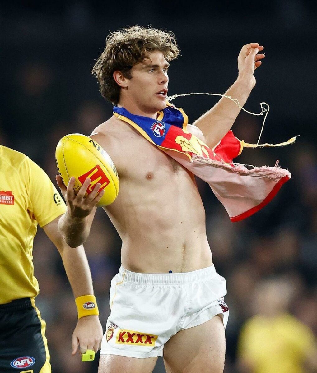 Deven Robertson futbolista sin playera