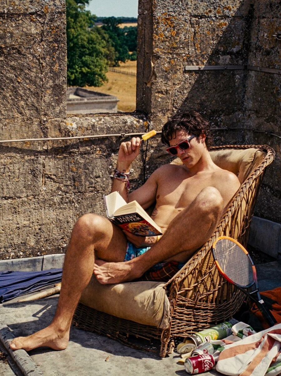 Jacob Elordi pies sin playera