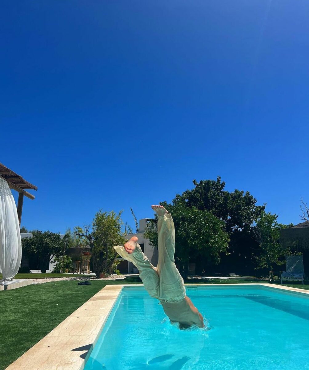 Jason Fernández foto en alberca