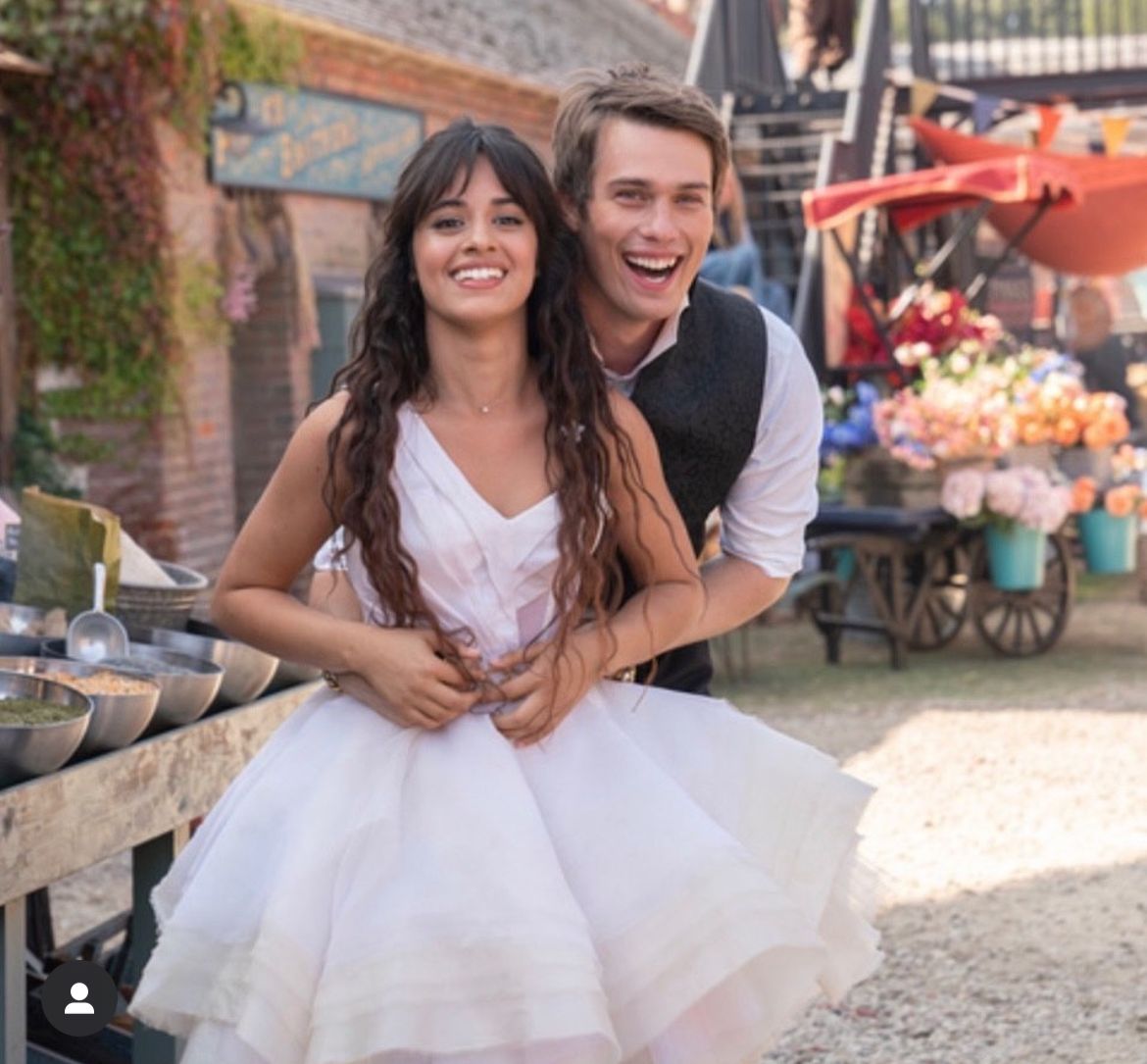 Camila cabello y actor de cenicienta