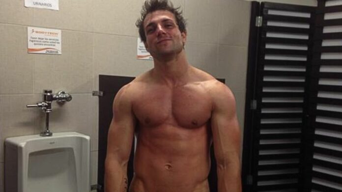 Nicola Porcella antes fotos del pasado sin playera en el gimnasio sin tatuajes joven