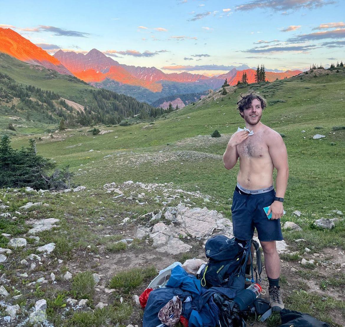 Nolan Gould fotos sin playera transformación actor de modern family