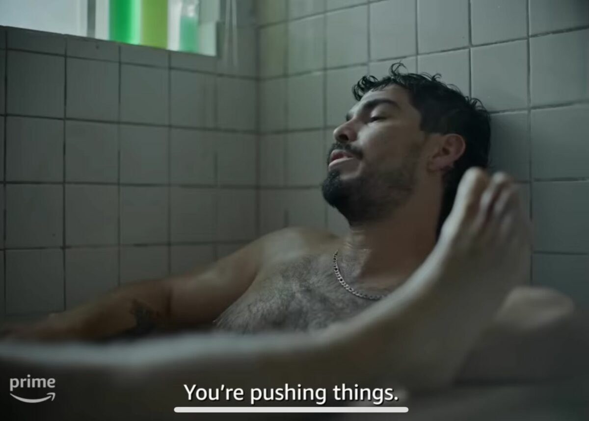 Raúl Castillo sin playera