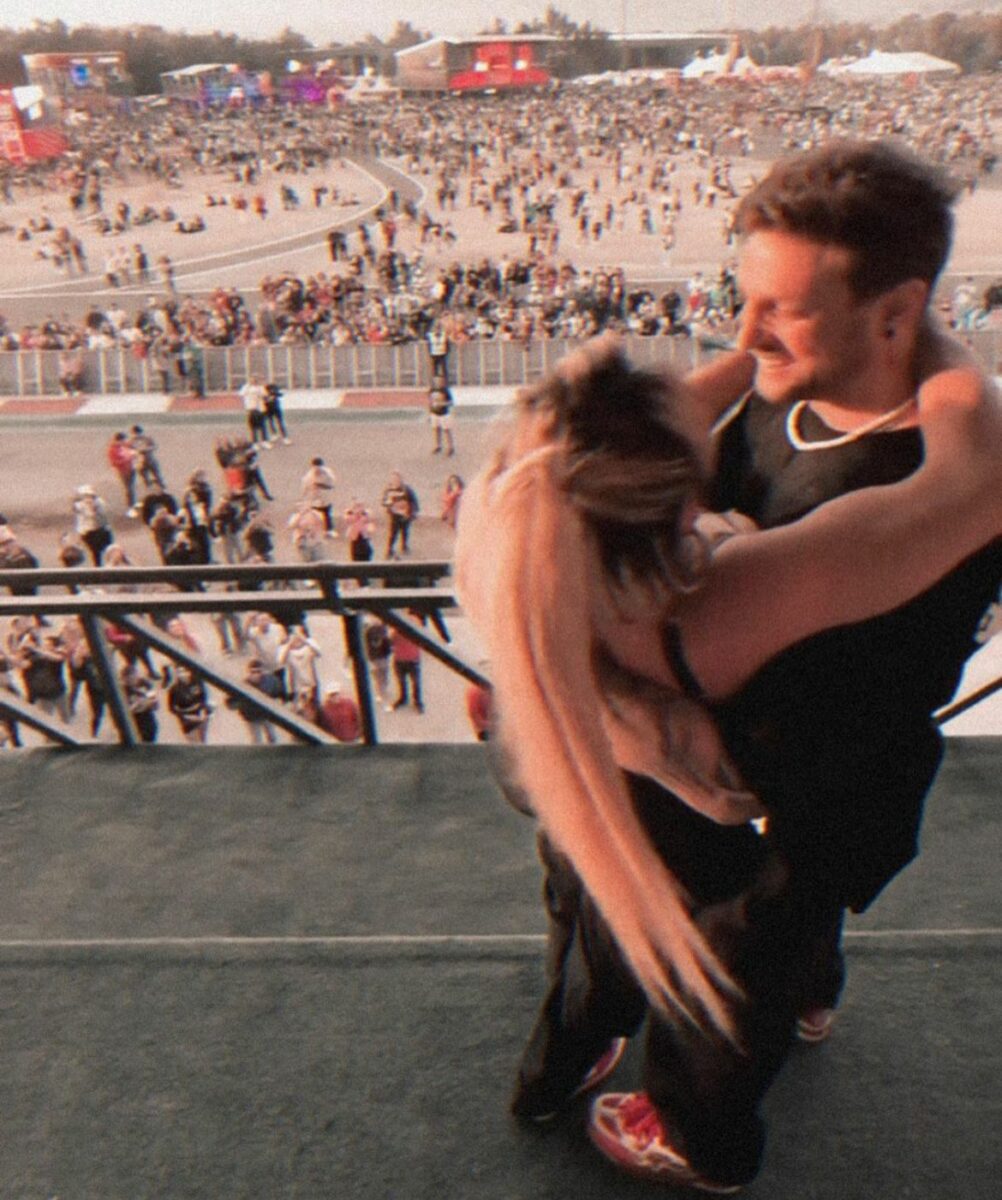 Wendy Guevara y Nicola Porcella beso en el flow fest