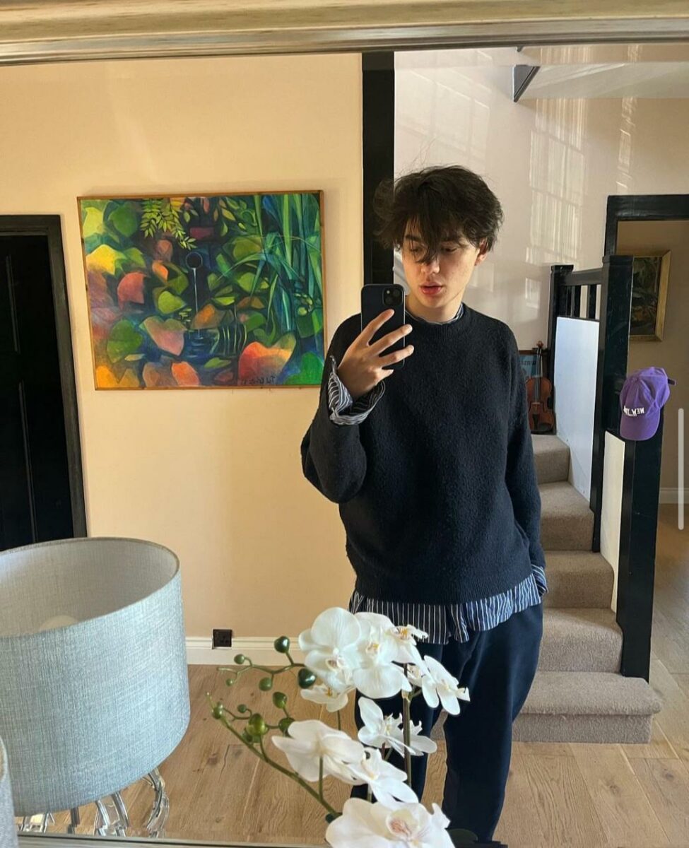 actor selfie en espejo