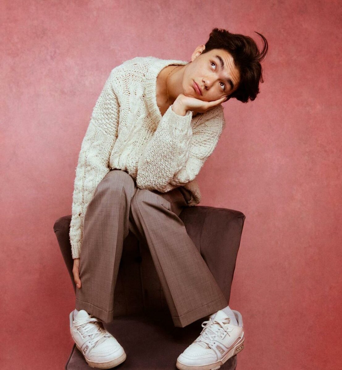 William Gao actor de Heartstopper Tao Xu fotos biografía pareja sexualidad actor modelo músico