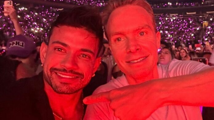 Alejo Ospina y Manuel Velasco concierto de RBD gay político actor de cine