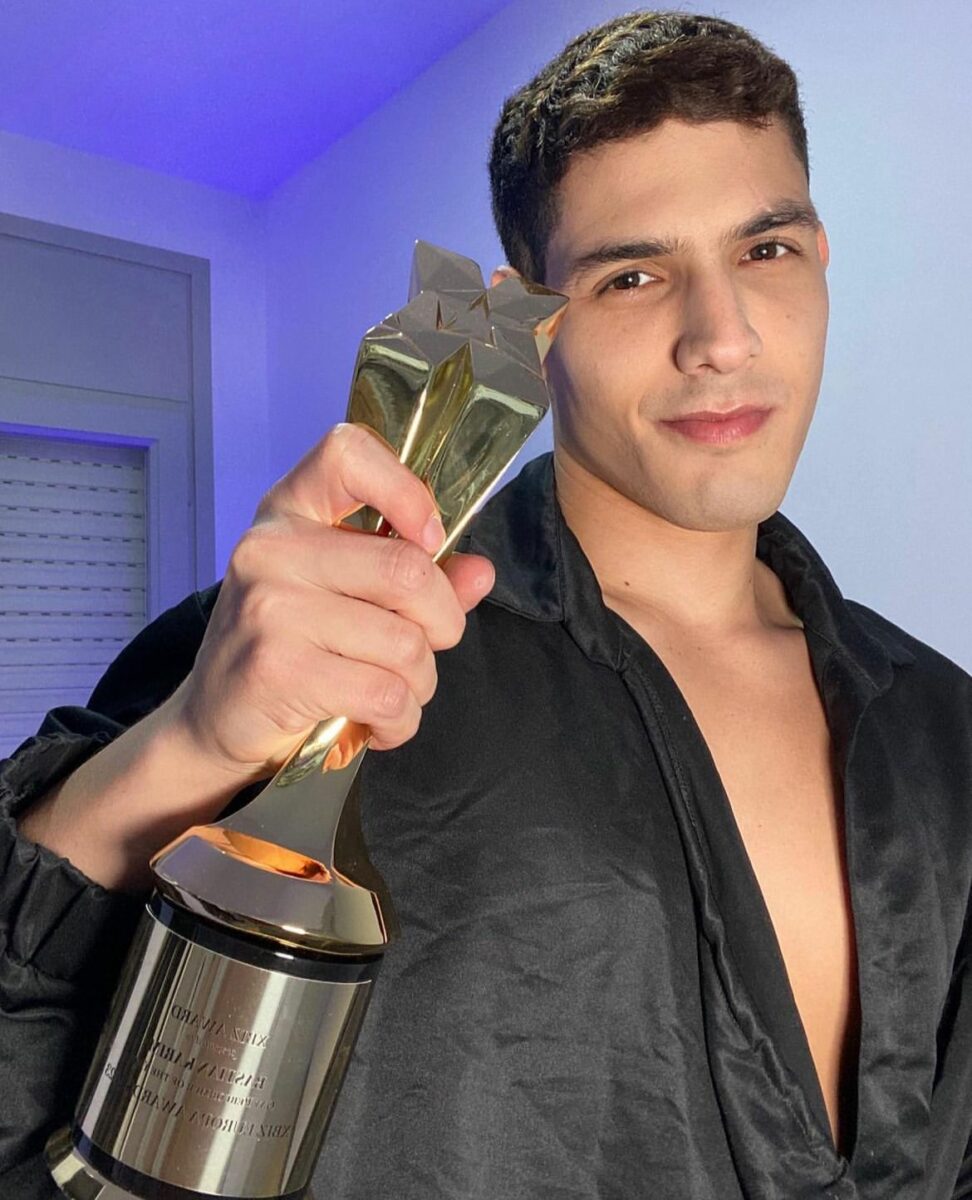 colombiano intérprete explícito