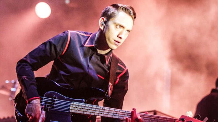 famosos activistas viven con VIH Oliver sim