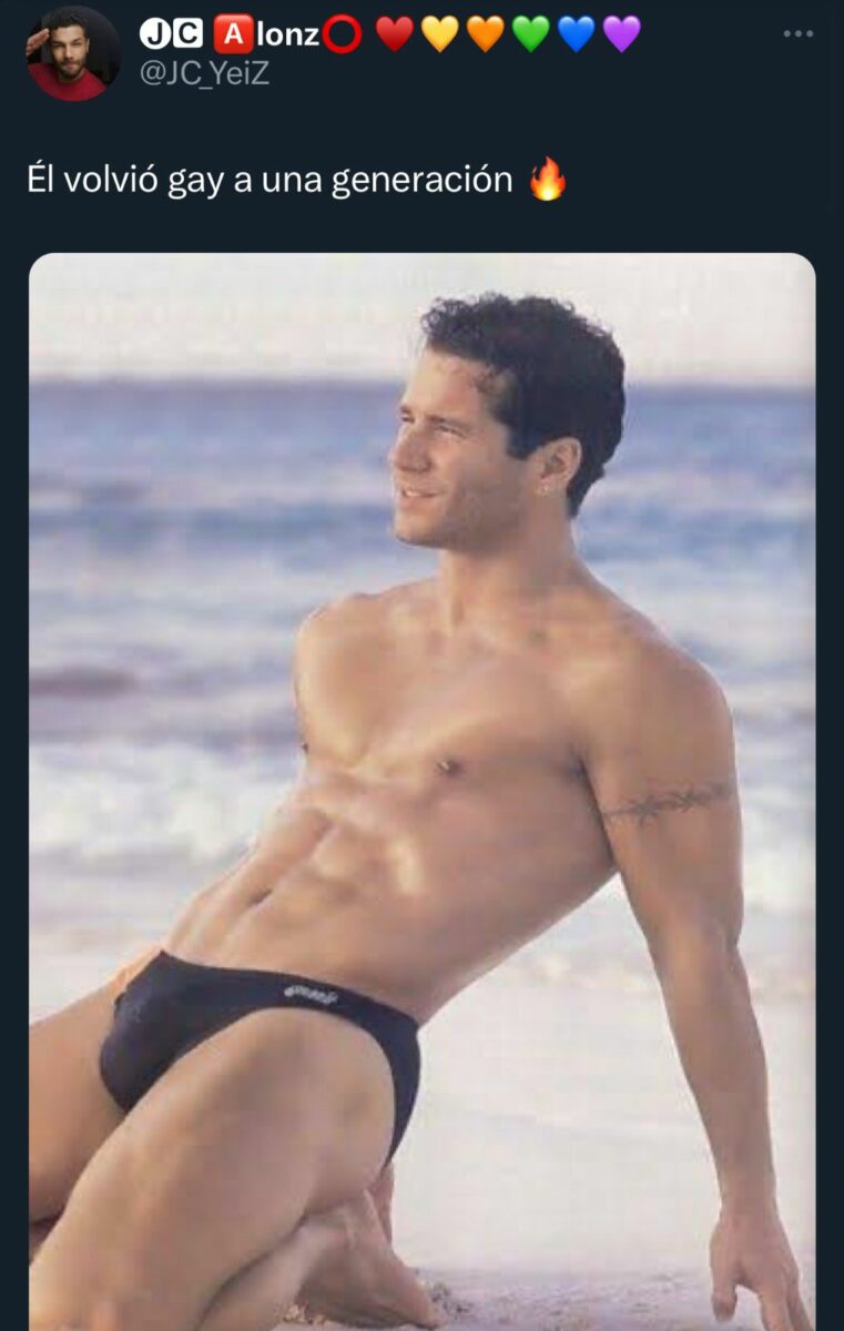 Fernando Carrillo actor en traje de baño