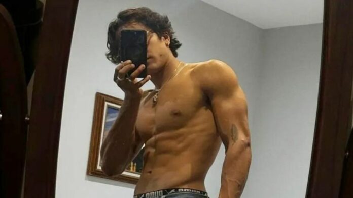 michael-cimino-fotos-actor-pantalones-abiertos Michael Cimino de Love victor fotos Instagram pantalones abiertos