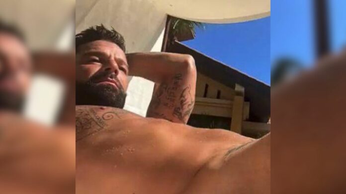Ricky Martin video sin ropa desnudo tomando el sol