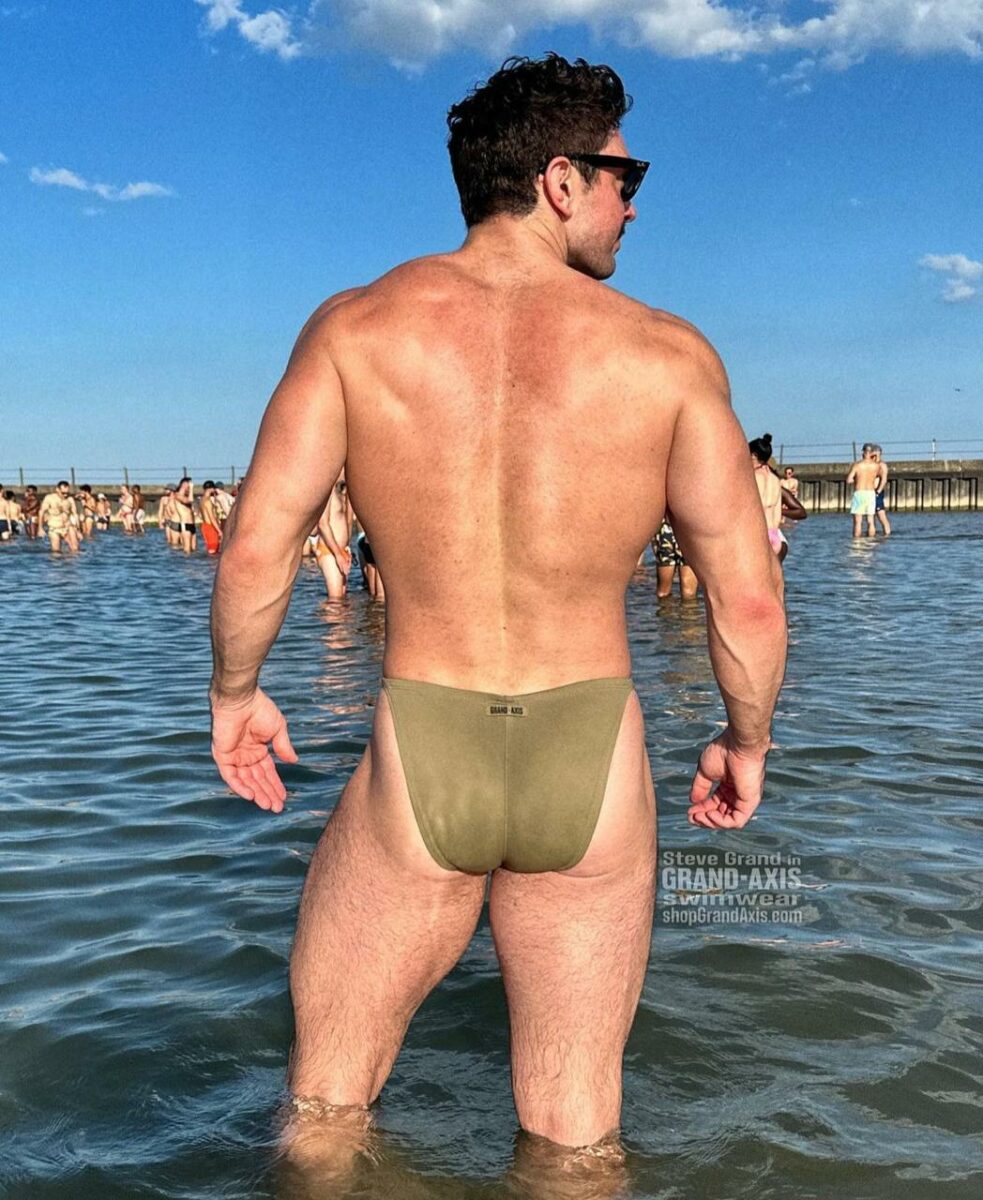 Steve Grand en traje de baño