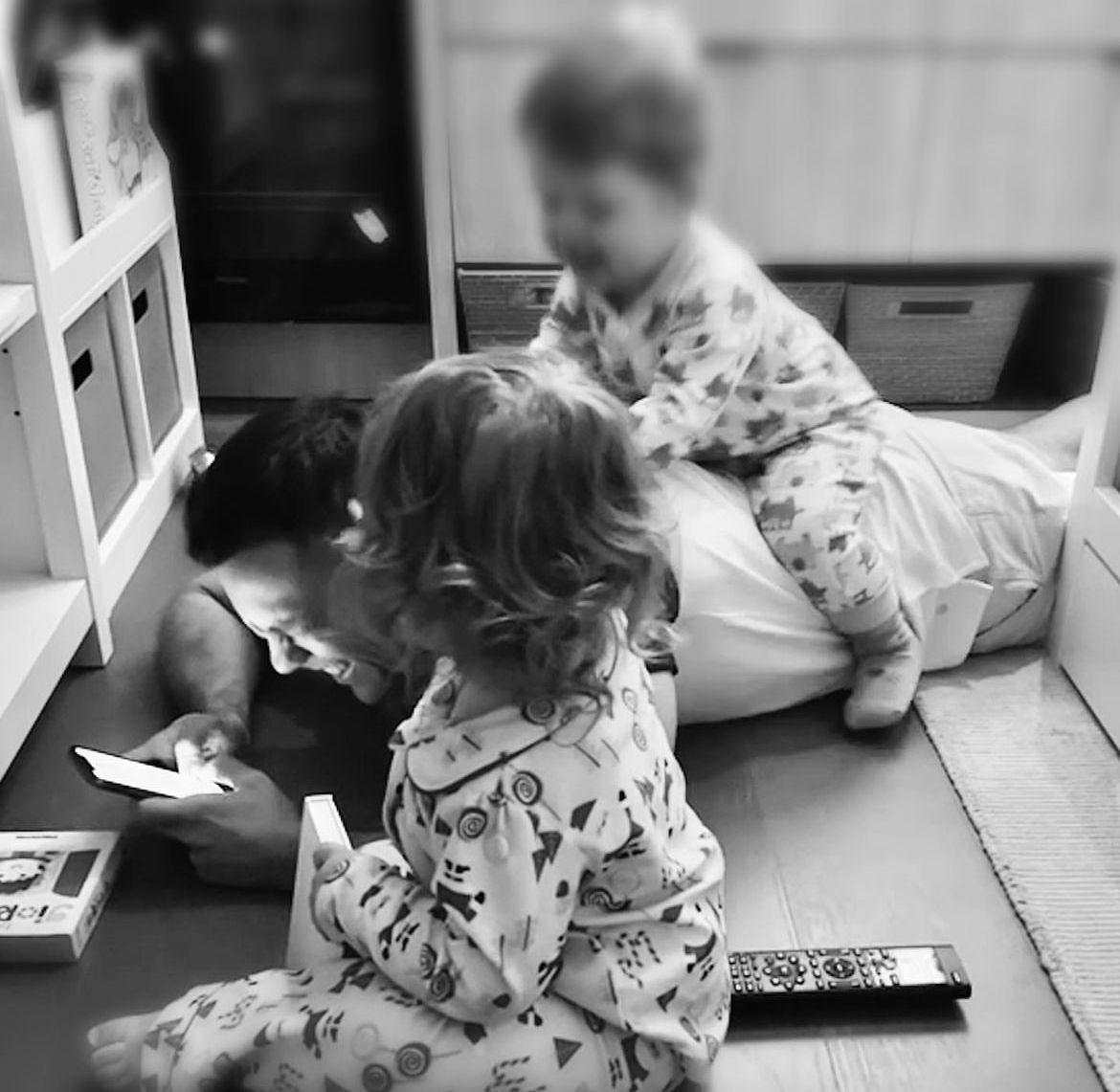 Cantante italiano junto a sus  hijos