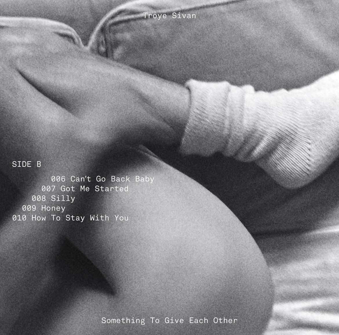 Cantante australiano sin ropa 