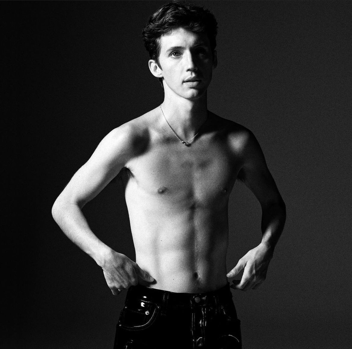 Cantante sin playera something to give each other