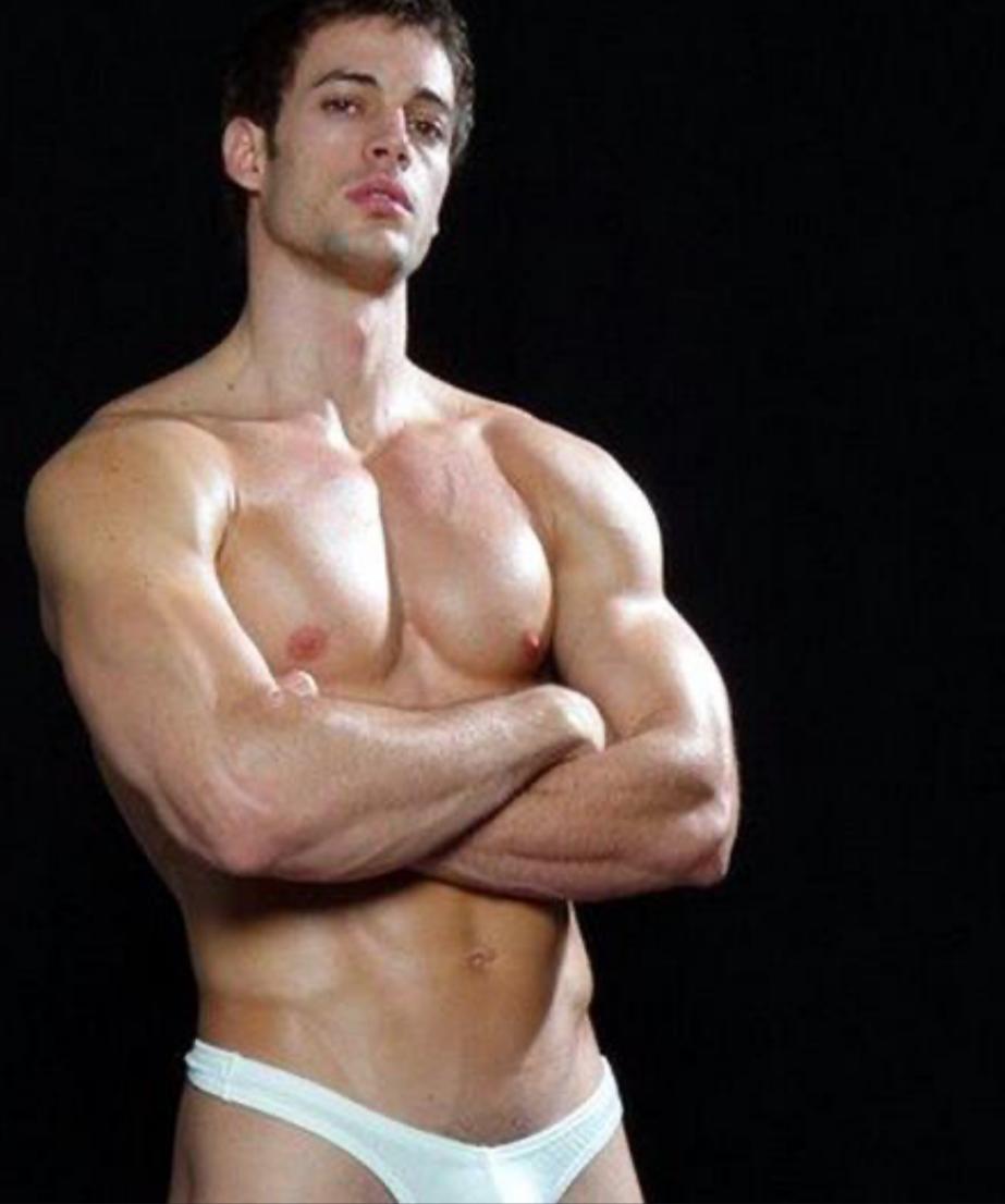 William Levy actor en tanga