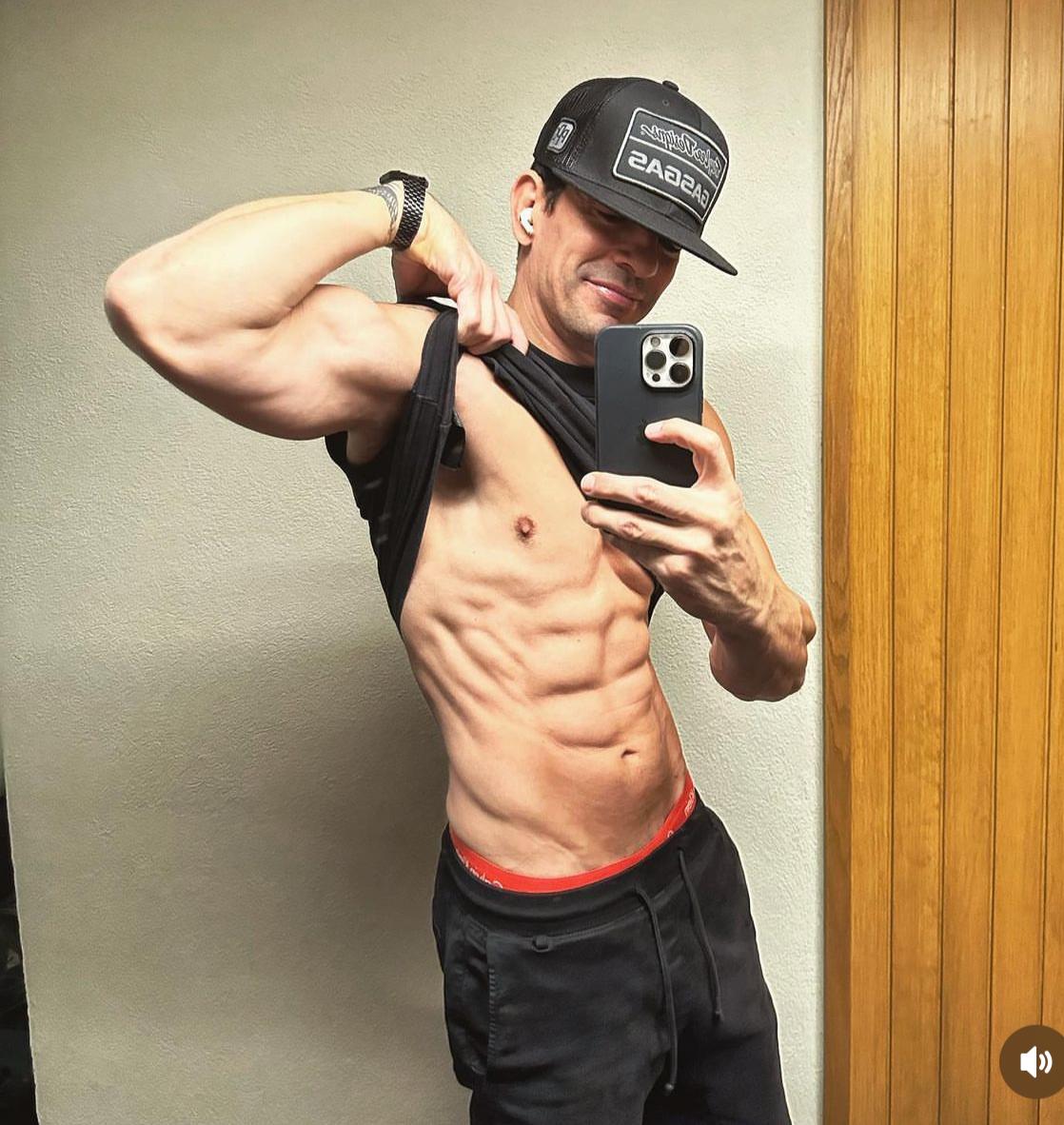 Cantante thirst trap