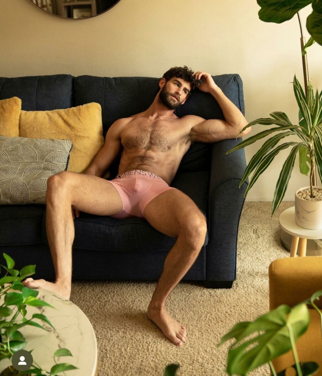 Chris Salvatore en ropa interior