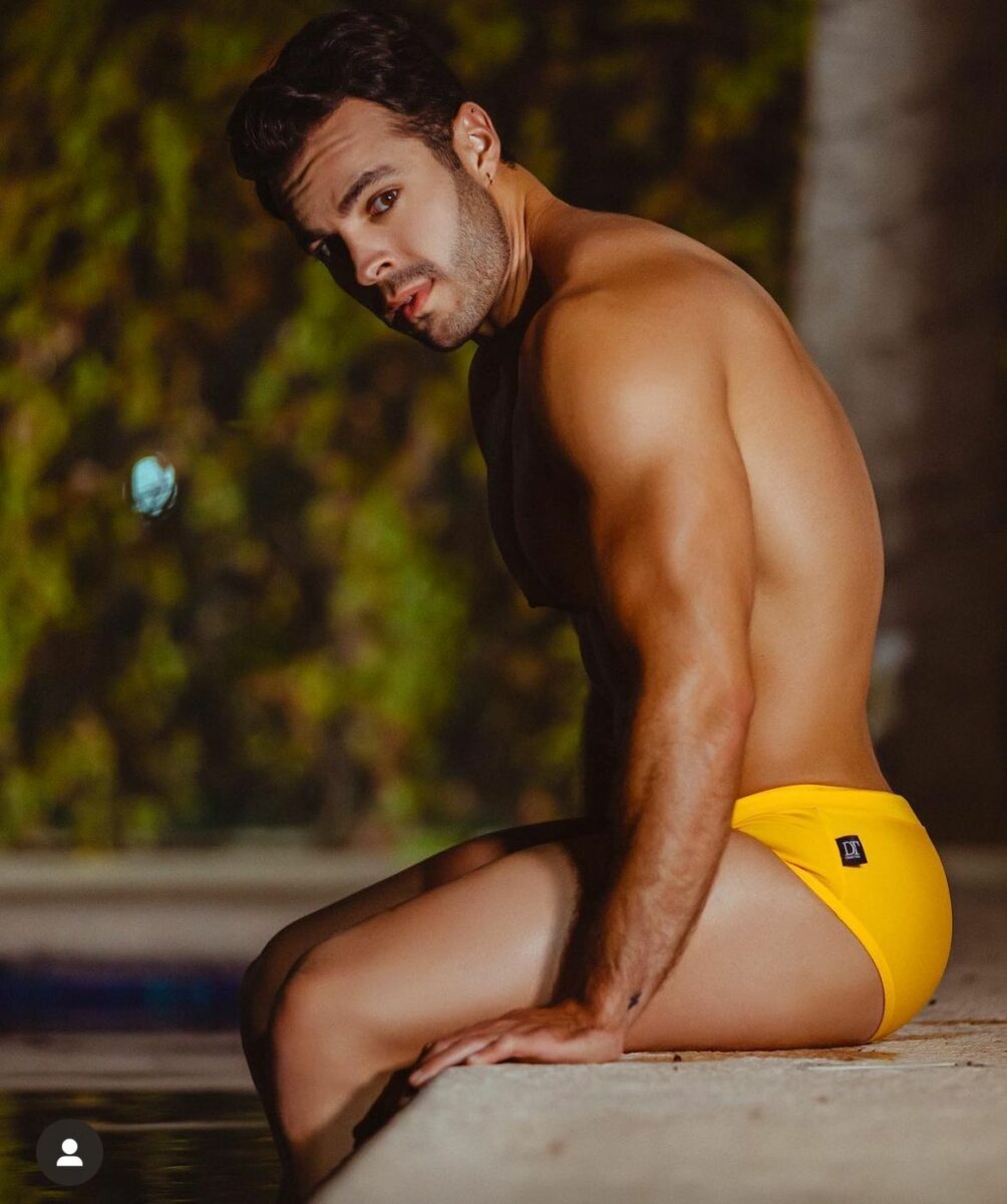 Daniel Medina acto fotos en traje de baño