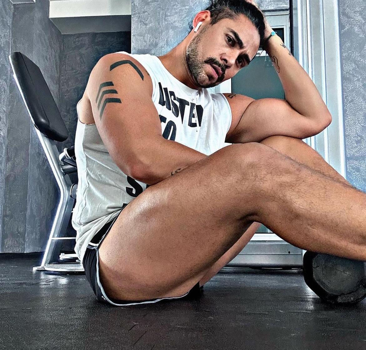 Fer Sagreeb conductor gay hoy hotel vip