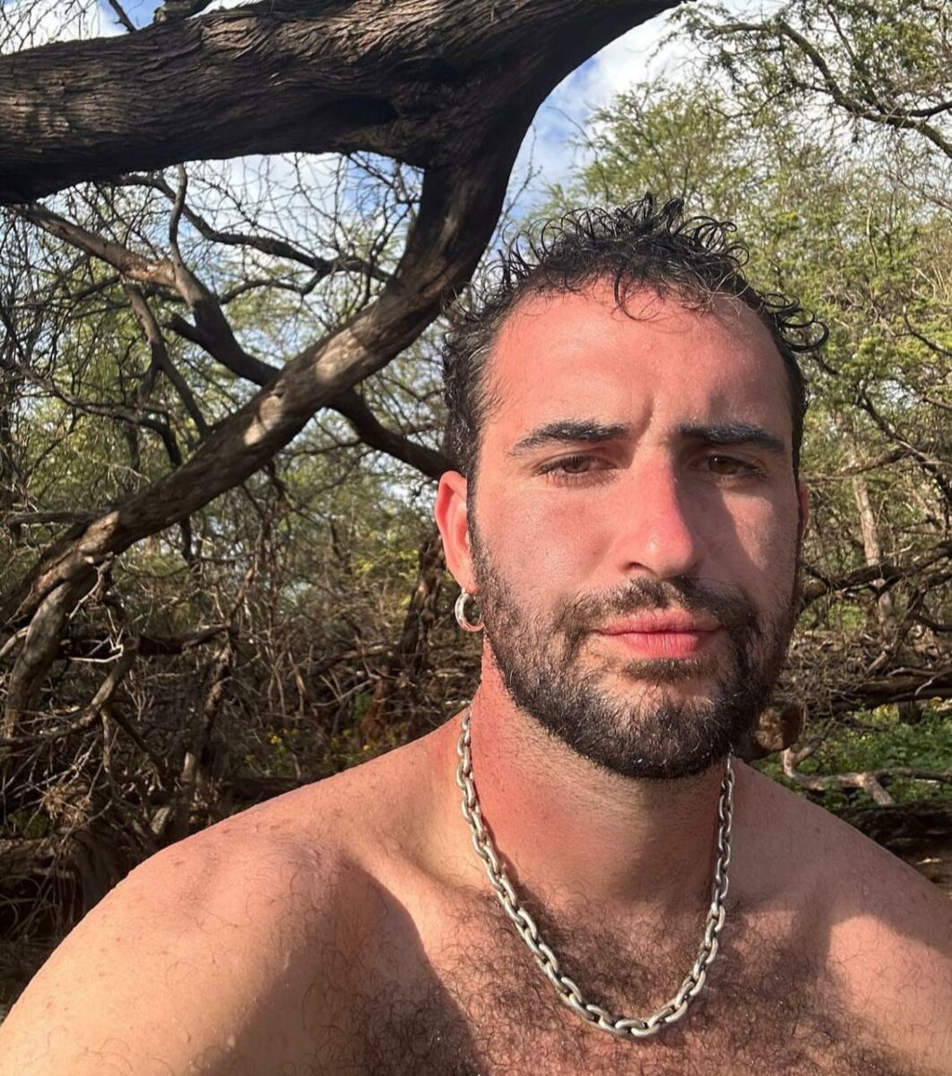 Actor de rotting in the sun