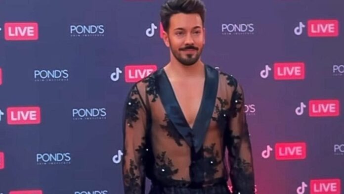 Roger González video fotos en ropa interior tik tok alfombra roja