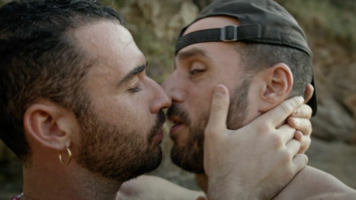 Jordan Firstman y Sebastián Silva beso gay en rotting in the sun