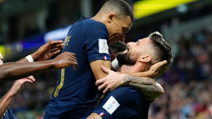 Festejos celebraciones gay gol goles futbol futbolistas Kylian Mbappé y Oliver Giroud