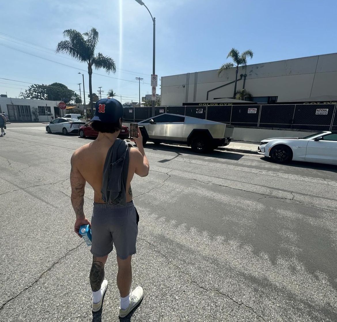 Derek Luh espalda actor gen v