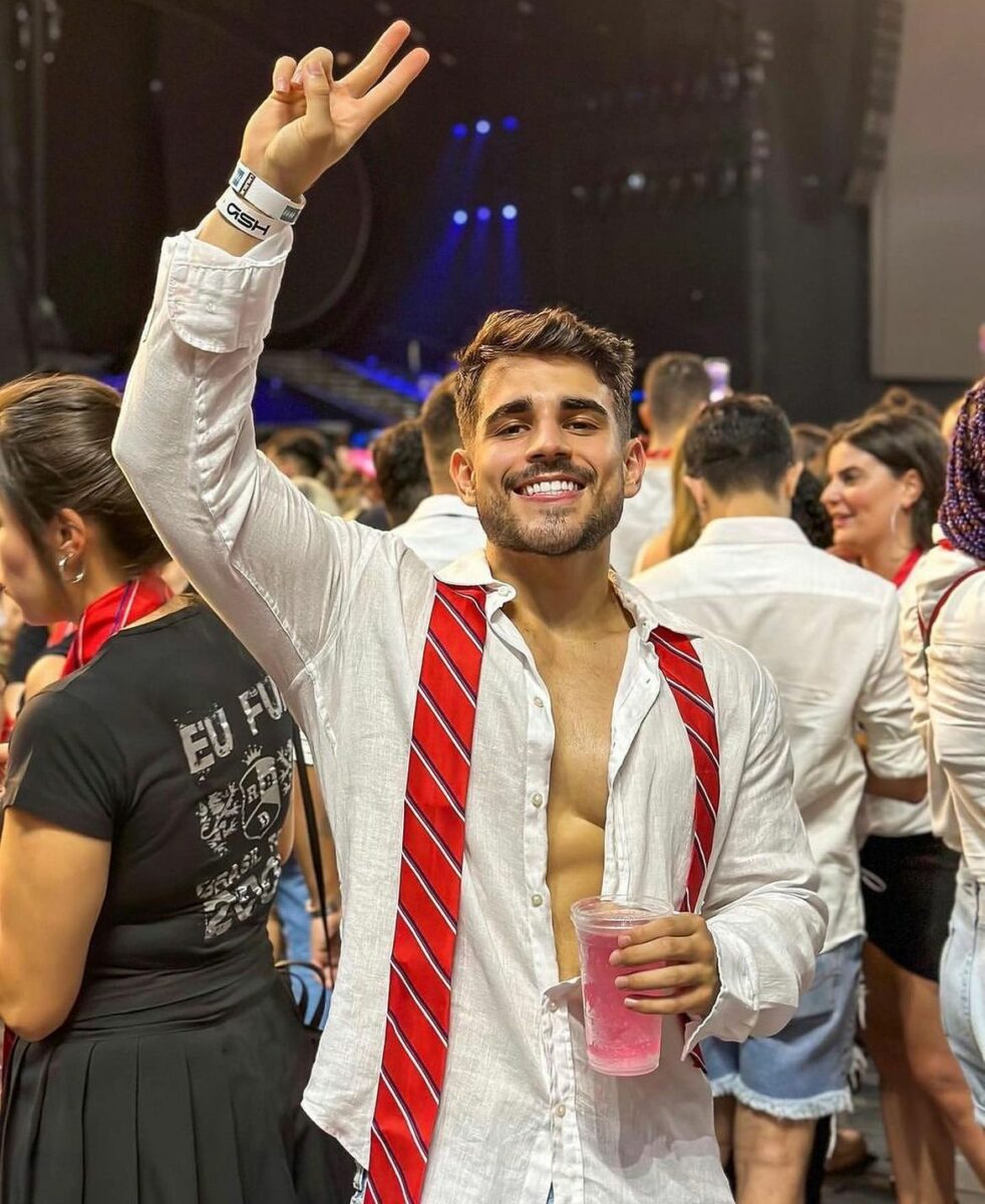 Fans de Rbd con vestuarios de la banda