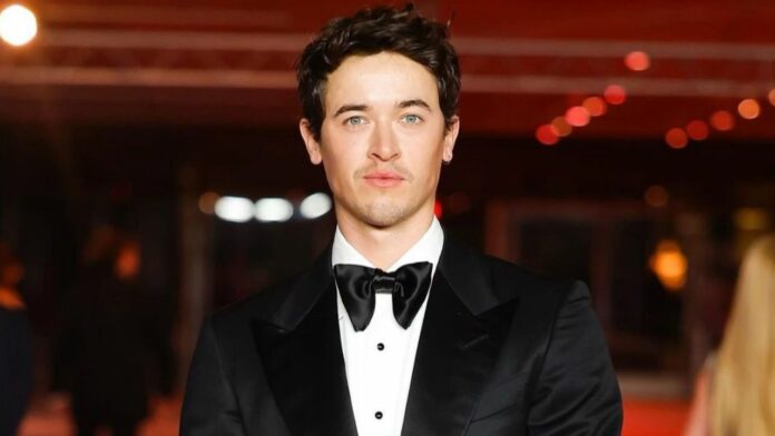 Tom Blyth actor de los juegos del hambre balada de pájaros cantores y serpientes Coriolanus Snow biografía sexualidad pareja