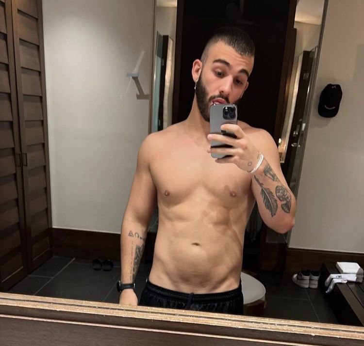 cantante foto en el baño