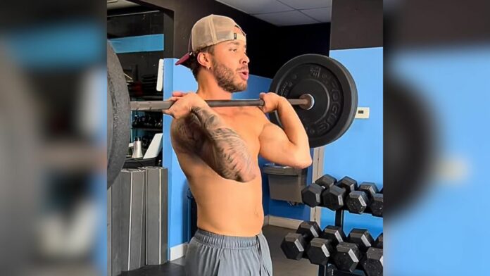 prince-royce-sin-playera-gimnasio-bulto-pack-cantante Prince royce bulto pack cantante gimnasio sin playera