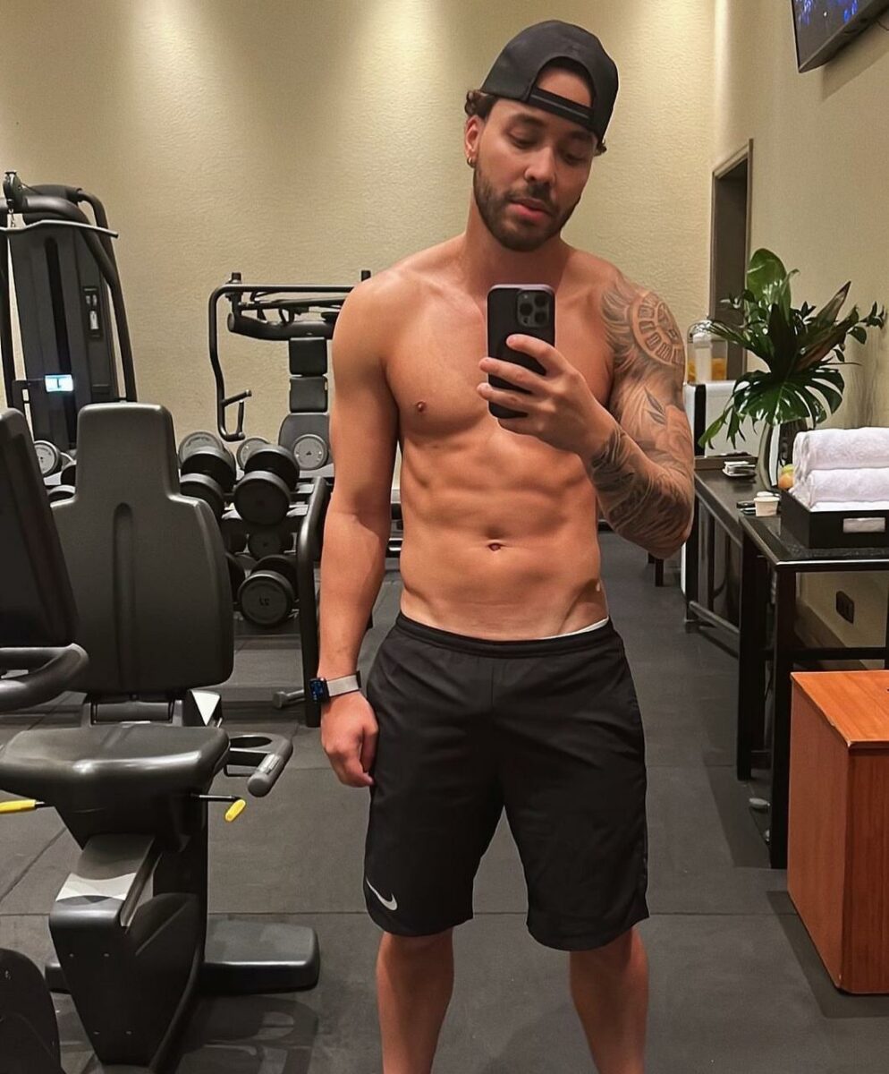 Prince Royce pack sin playera bulto video fotos