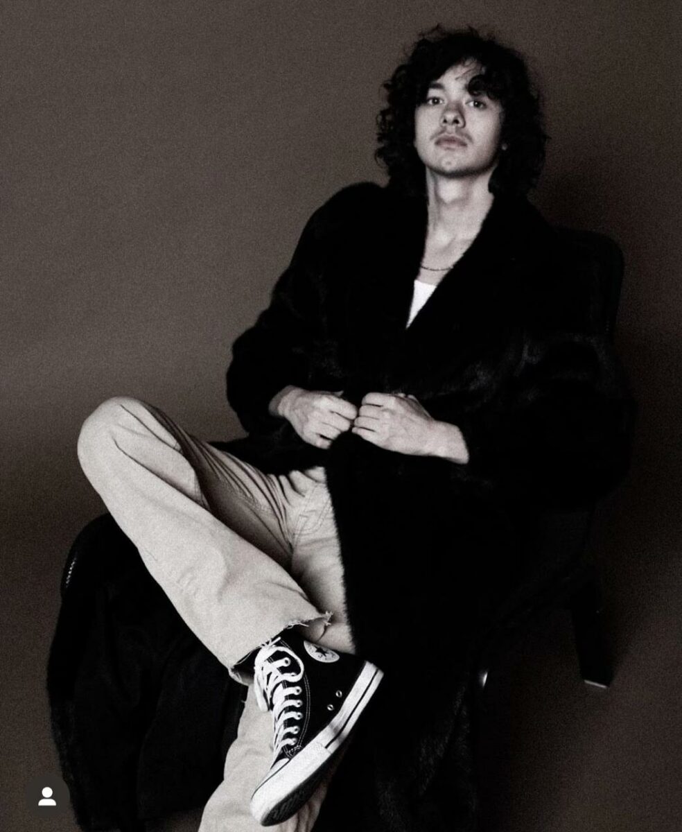 actor sesión de fotos blanco y negro