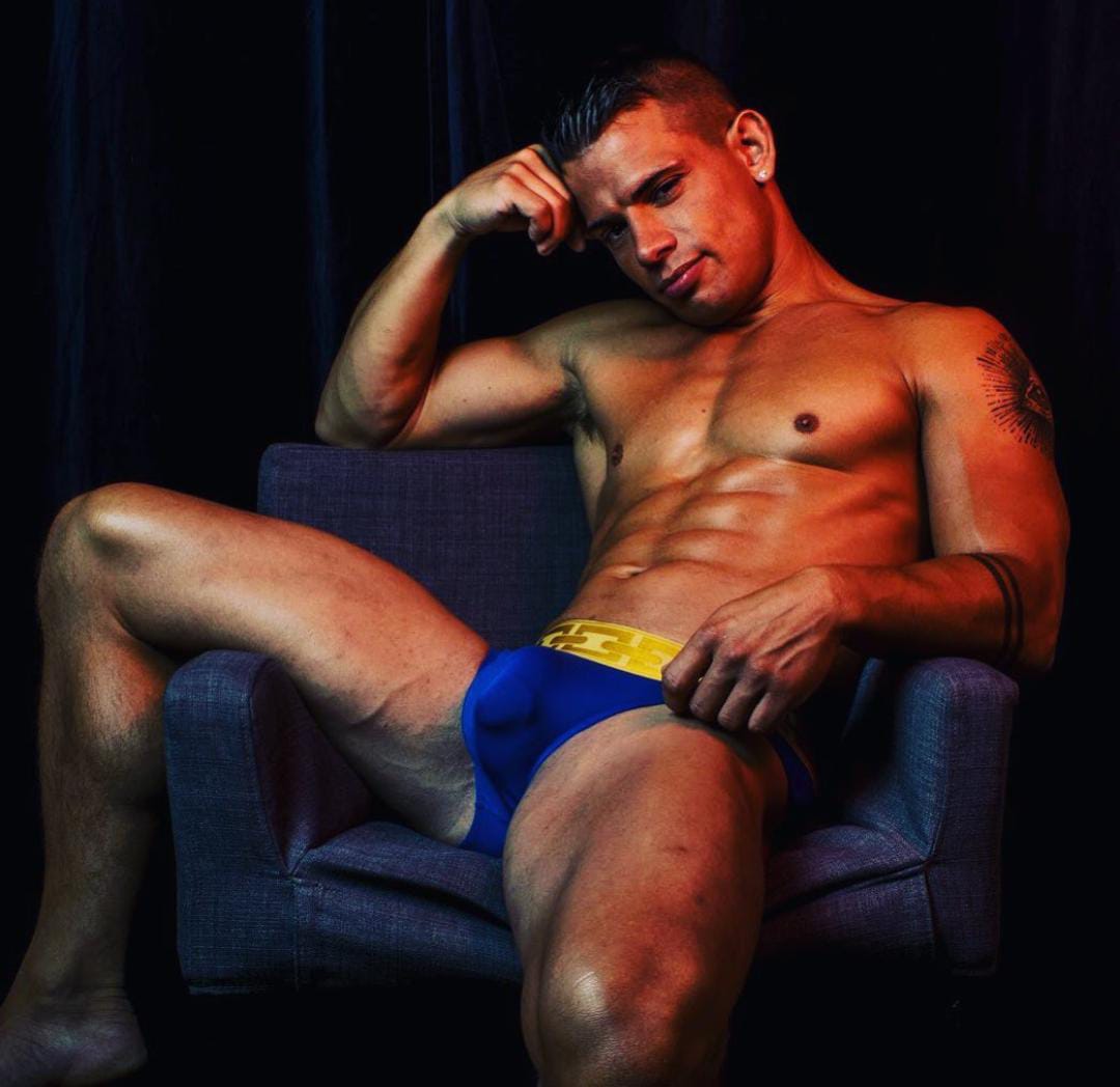 Brent Everett en sillón