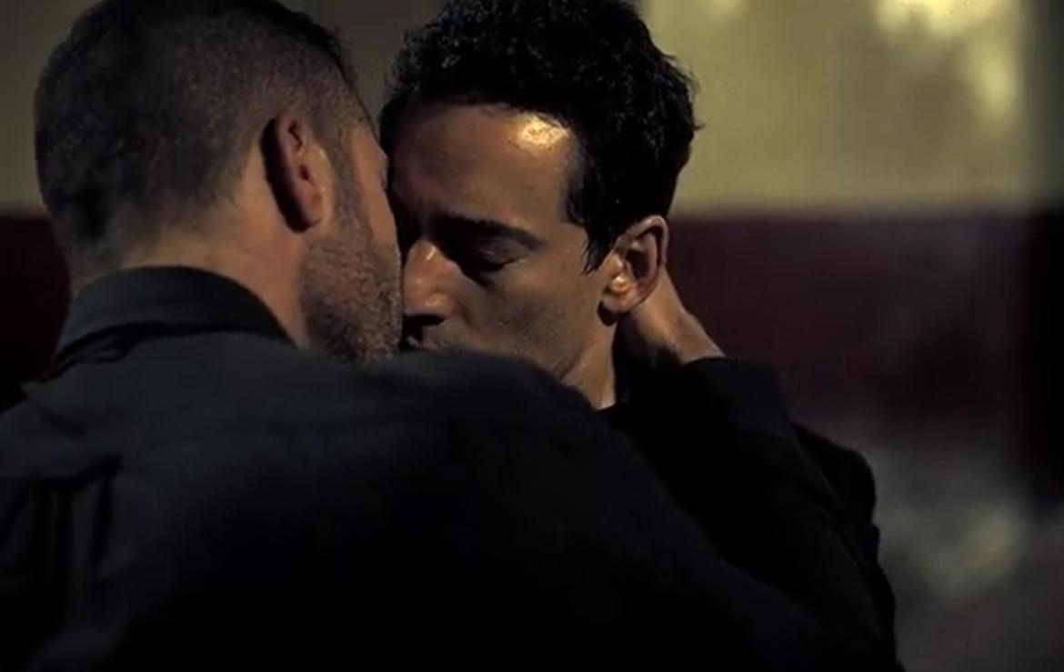 Luis Gerardo Méndez beso con Miguel Ángel Silvestre los enviados