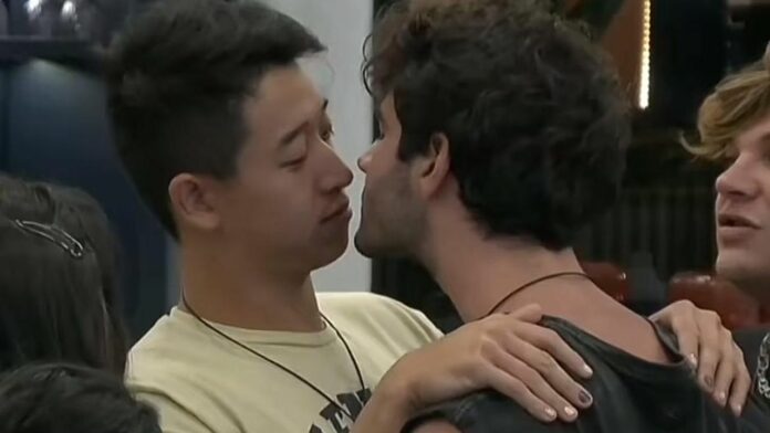 Gran hermano argentina beso martín ku y nicolás grosman