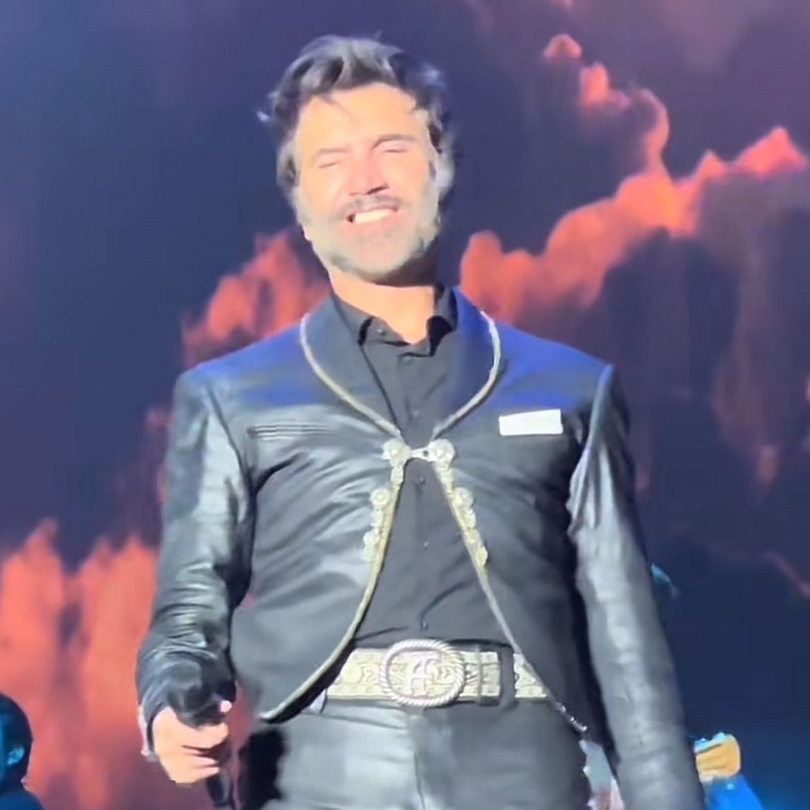 Alejandro fernández famosos bultos celebridades cantantes actores