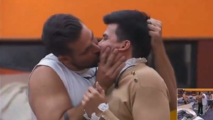 Clovis Nienow y La divaza relación beso la casa de los famosos 4 lcdlf