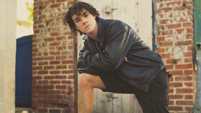 Ian Ousley actor sexualidad pareja gay dallas liu biografía fotos videos sokka avatar la leyenda de aang