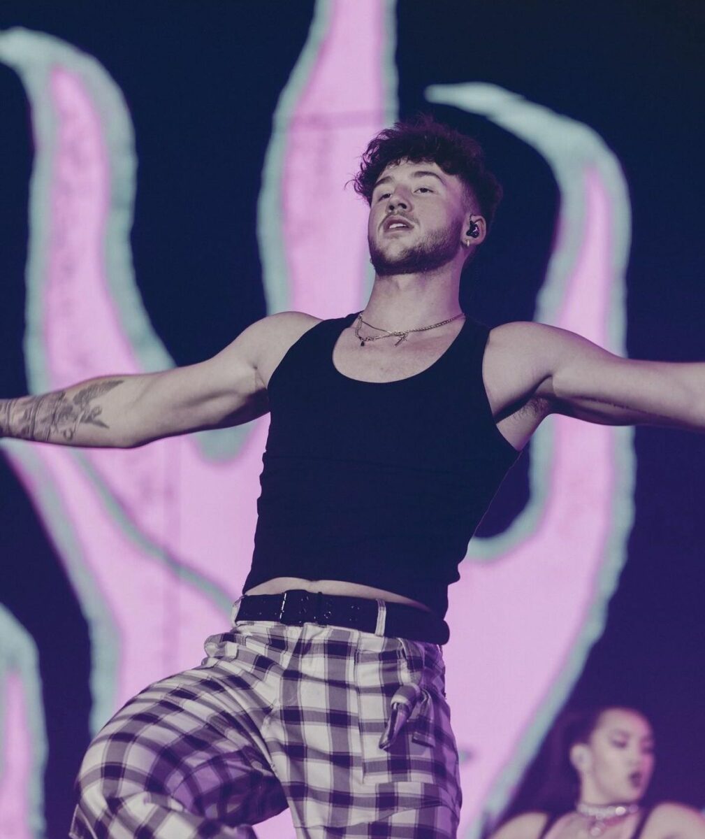 Tristen Erickson fotos de bailarín de karol g videos